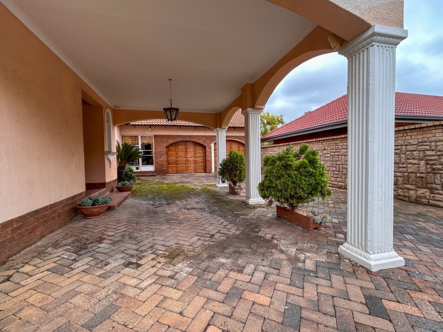 4 Bedroom Property for Sale in Van Der Hoff Park North West